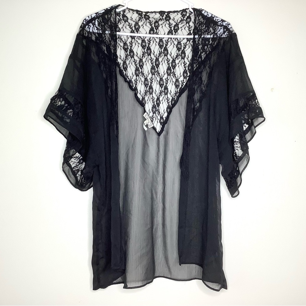 < Kirra Chic Black Sheer Lace Kimono >